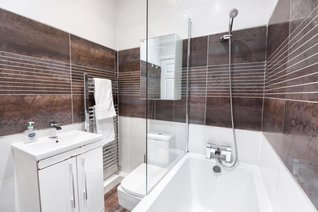 Modern Apartment Close To City Centre With Parking Leeds  Extérieur photo